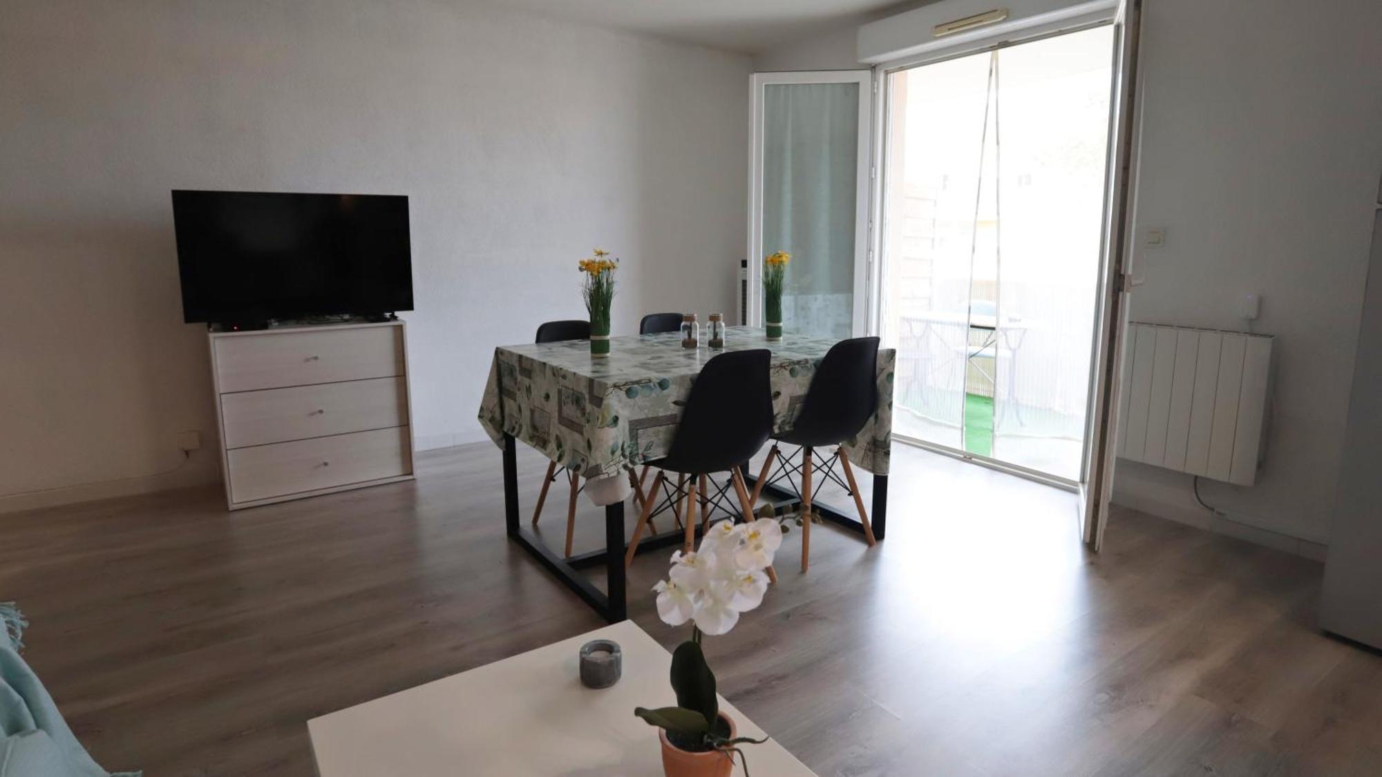Appart T2 Dans Residence Calme Parking Prive Gratuit Miramas Exterior foto
