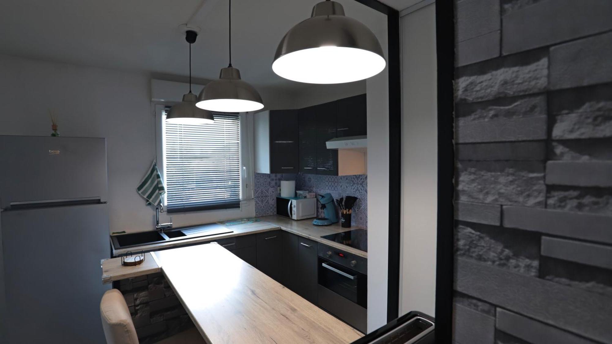 Appart T2 Dans Residence Calme Parking Prive Gratuit Miramas Exterior foto